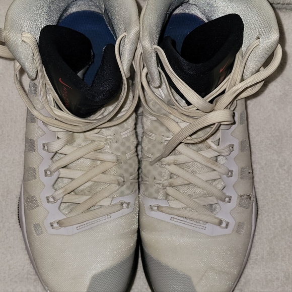 NIKE Women's size 9.5 white/red high top Basketball Shoes - Picture 11 of 15